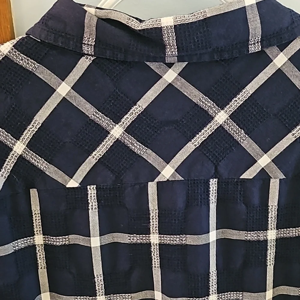 #93 Tommy Hilfiger button down top - Picture 8 of 8